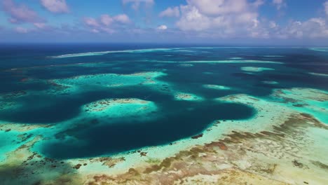 Stunning-blue-archipelago-islands-of-Los-roques-sardine-cay-bay,-aerial-panoramic-establishing