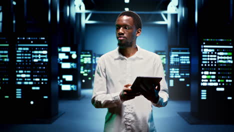 técnico en la instalación de supercomputadoras