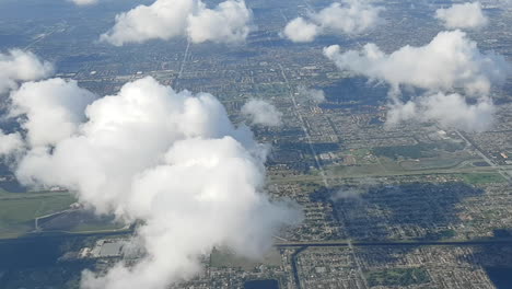 vista aérea del interior de miami desde un avión