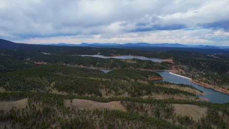 Embalse-De-Las-Montañas-Rocosas-Colorado-Springs