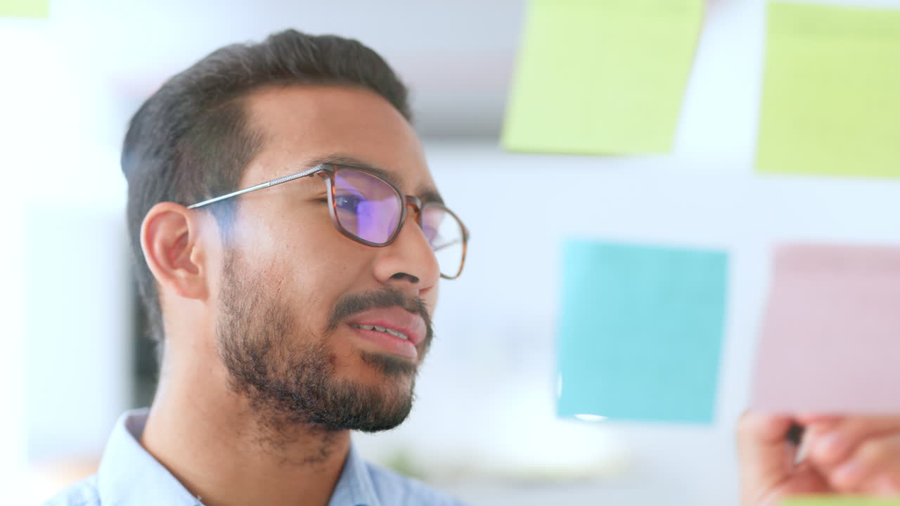 planificación profesional y lluvia de ideas de marketing