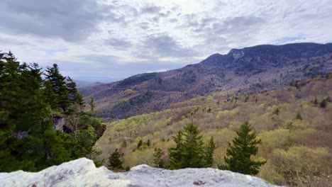 Montaña-Del-Abuelo-Carolina-Del-Norte-En-Primavera-Desde-El-Mirador-De-La-Cresta-áspera