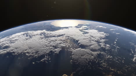 al amanecer, el sol sale detrás del planeta tierra, el amanecer sobre el globo.