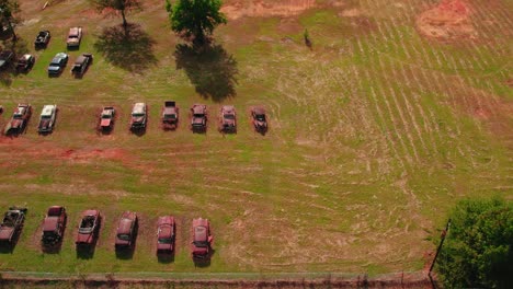 Aerial-view-of-junkyard-with-old-abandoned-and-rusty-vintage-cars-in-Sylacauga,-Alabama