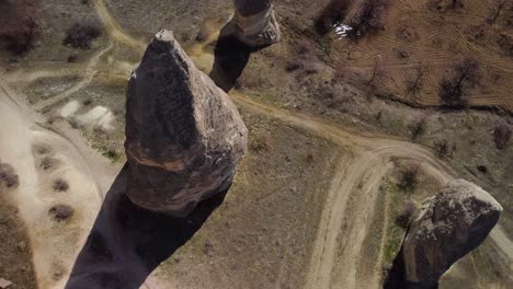 Feenkamine-In-Kappadokien,-Türkei:-Durch-Erosion-Entstandene-Geologische-Säulenfelsformationen