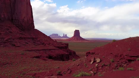 Schöne-Inspirierende-Luft-Zeigt-Die-Kuppen-Des-Monument-Valley-Utah