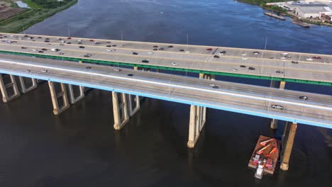 Timelapse-Del-Tráfico-Pasando-Por-Los-Puentes-Edison-Y-Driscoll-En-El-Río-Raritan