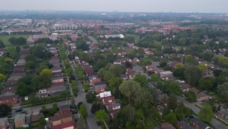 Waldbrandrauch-Bedeckt-Häuser-In-Der-Nachbarschaft-Während-Des-Durch-Die-Globale-Erwärmung-Verursachten-Klimawandels