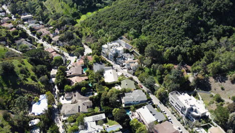 Aerial-view-of-houses-in-the-hill