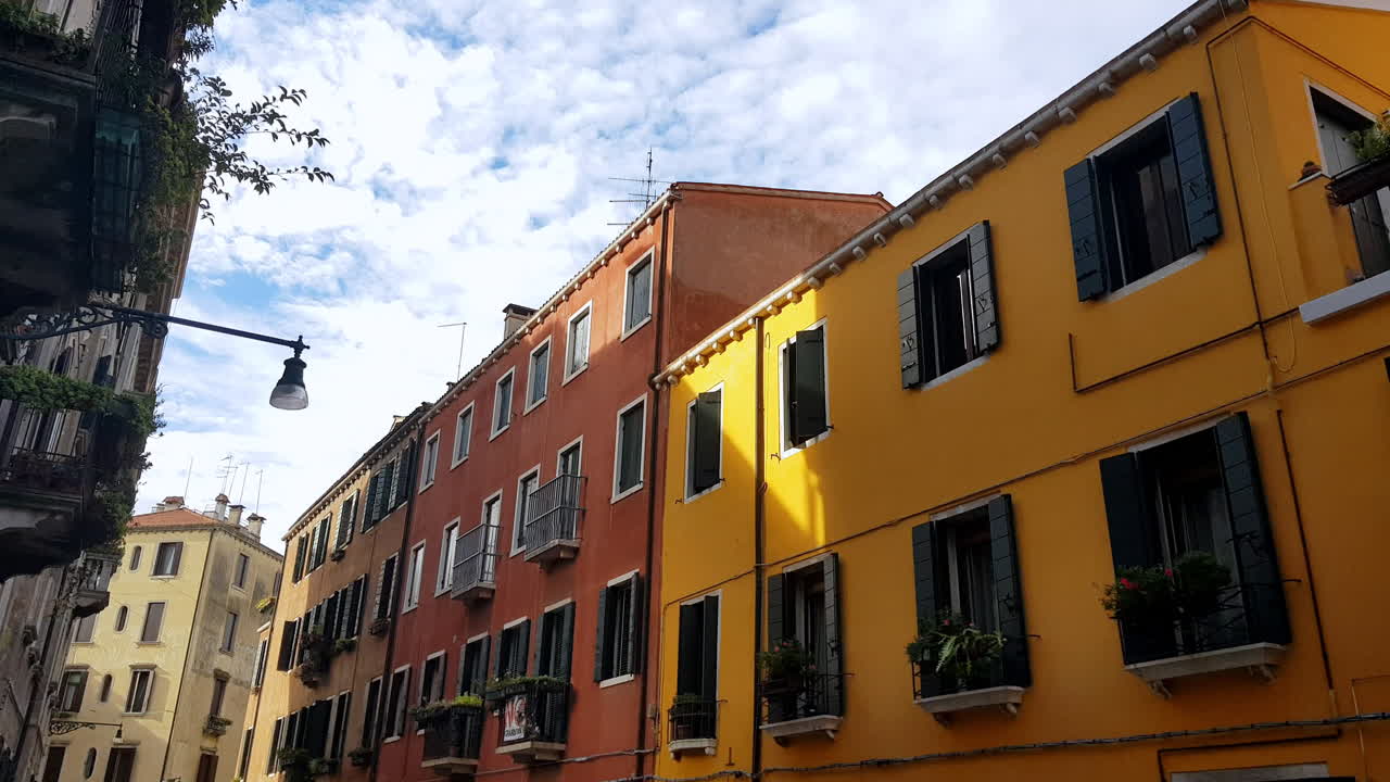 fachadas de edificios antiguos de venecia.