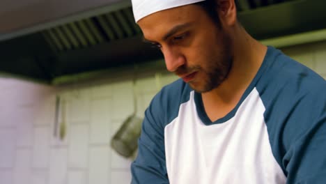 Male-and-female-baker-preparing-pasta-4k