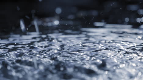 gotas de agua cayendo al agua en cámara lenta - 180fps