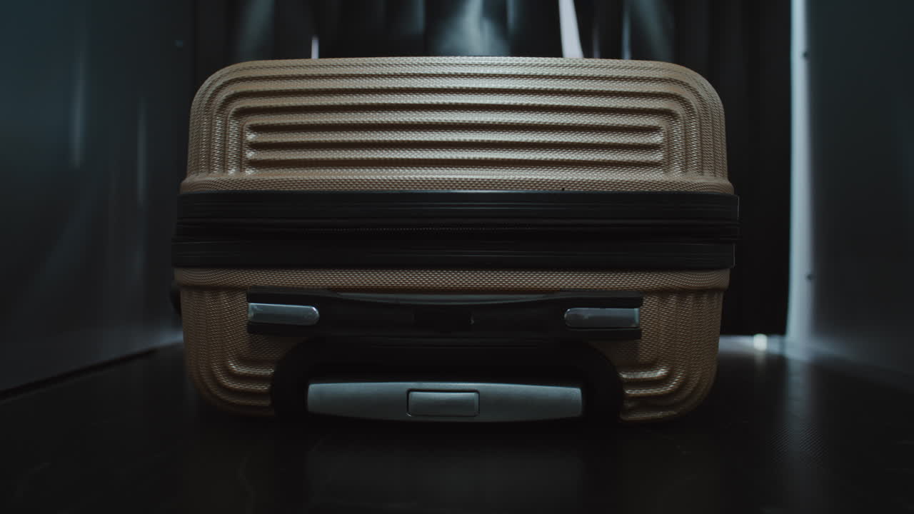 diseño de camión futurista y persianas oscuras