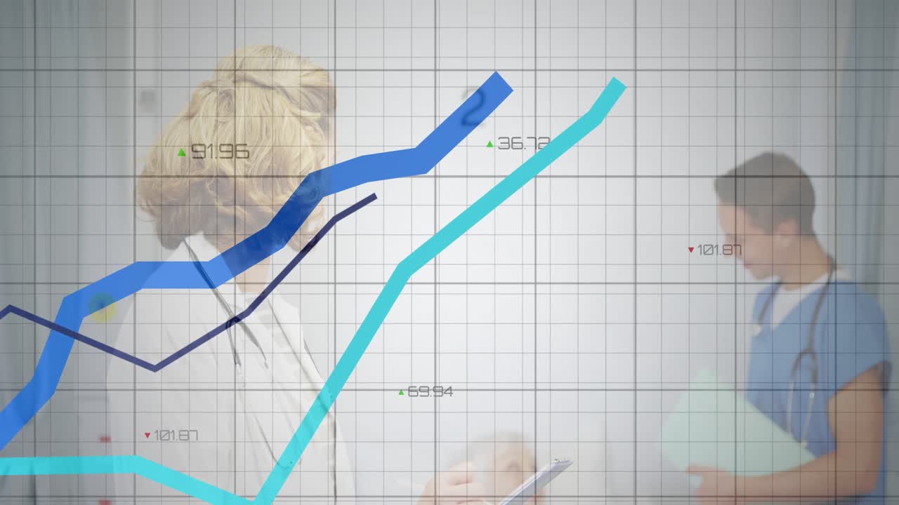 의사가 태블릿을 스크롤하고 간호사는 병원 그리드에 나타나는 애니메이션 차트로 데이터를 검토하고 있어요.