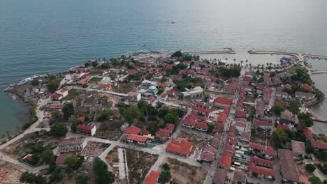 Hermoso-Casco-Antiguo-En-La-Famosa-Ciudad-Antigua-De-Side,-Turquía---Aéreo