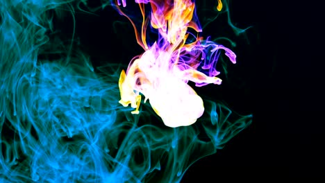 tinta abstracta esparcida bajo el agua