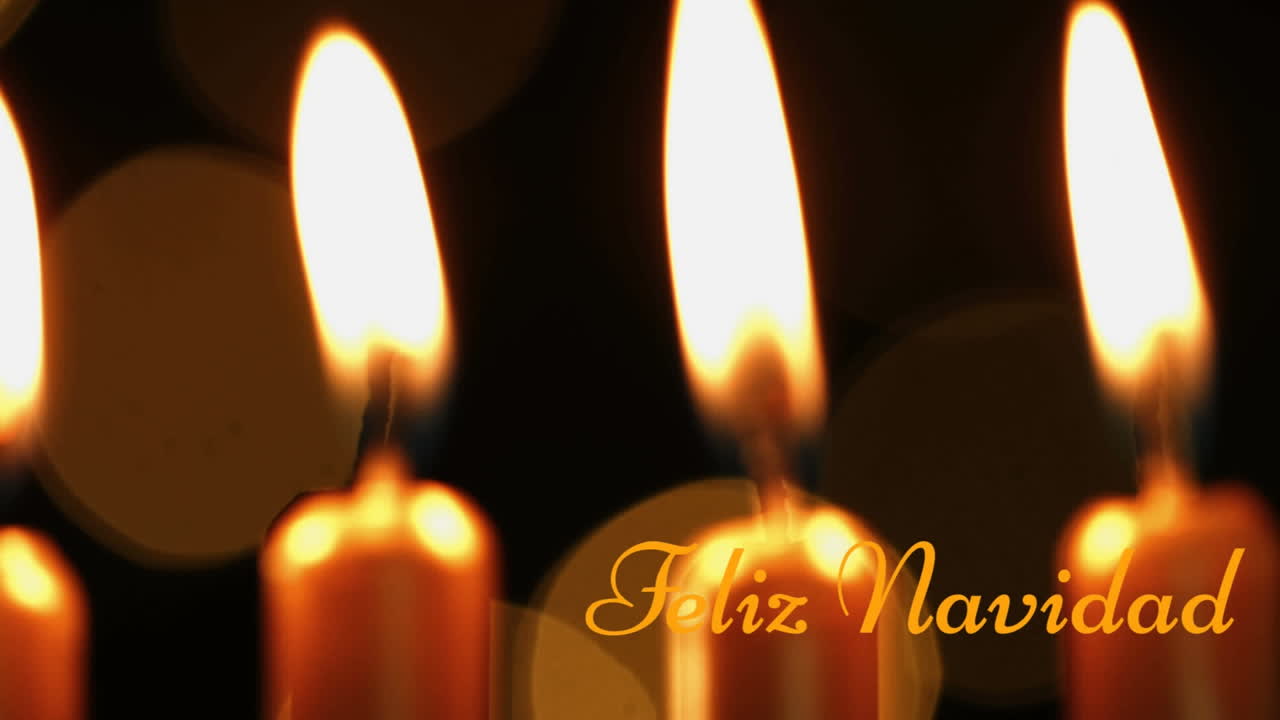 animación de texto de feliz navidad sobre velas