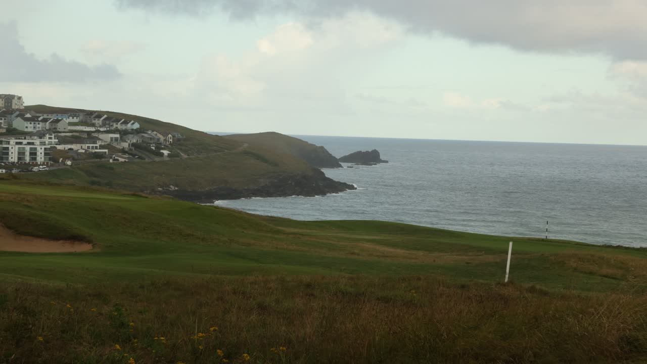 코른월 주 뉴 ⁇ 이의 바위에 부 ⁇ 히는 파도의 정적 타임  ⁇ 스  ⁇