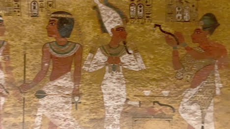 wall decorations inside the tomb of tutankhamun