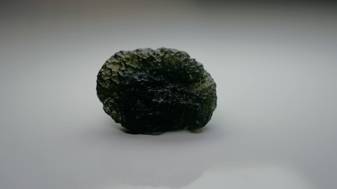 체코 공화국 의 희귀 한 몰다바이트 보석 크리스탈 컬렉션