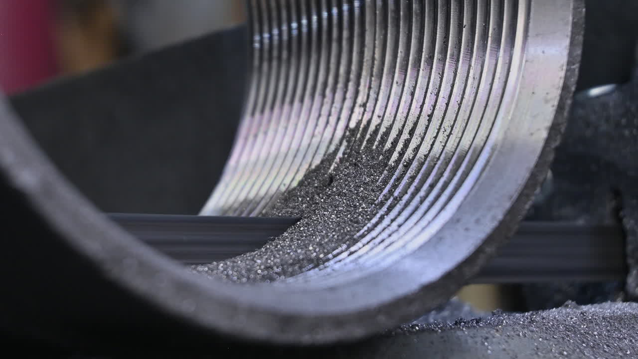 엔지니어링 정밀성: 작동 중인  밴드