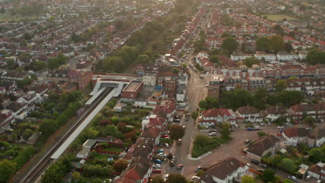 Toma-Aérea-Hacia-La-Estación-Whiton-Hounslow.