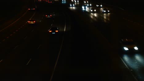 Coches-Circulando-Por-La-Autopista-A-última-Hora-De-La-Tarde,-Vista-Desde-El-Puente