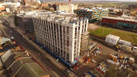 el desarrollo continuo del hotel hilton y smithfield 2 en el sitio de los edificios municipales en el centro de la ciudad