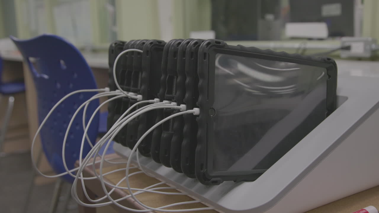 tecnología escolar de carga de tabletas