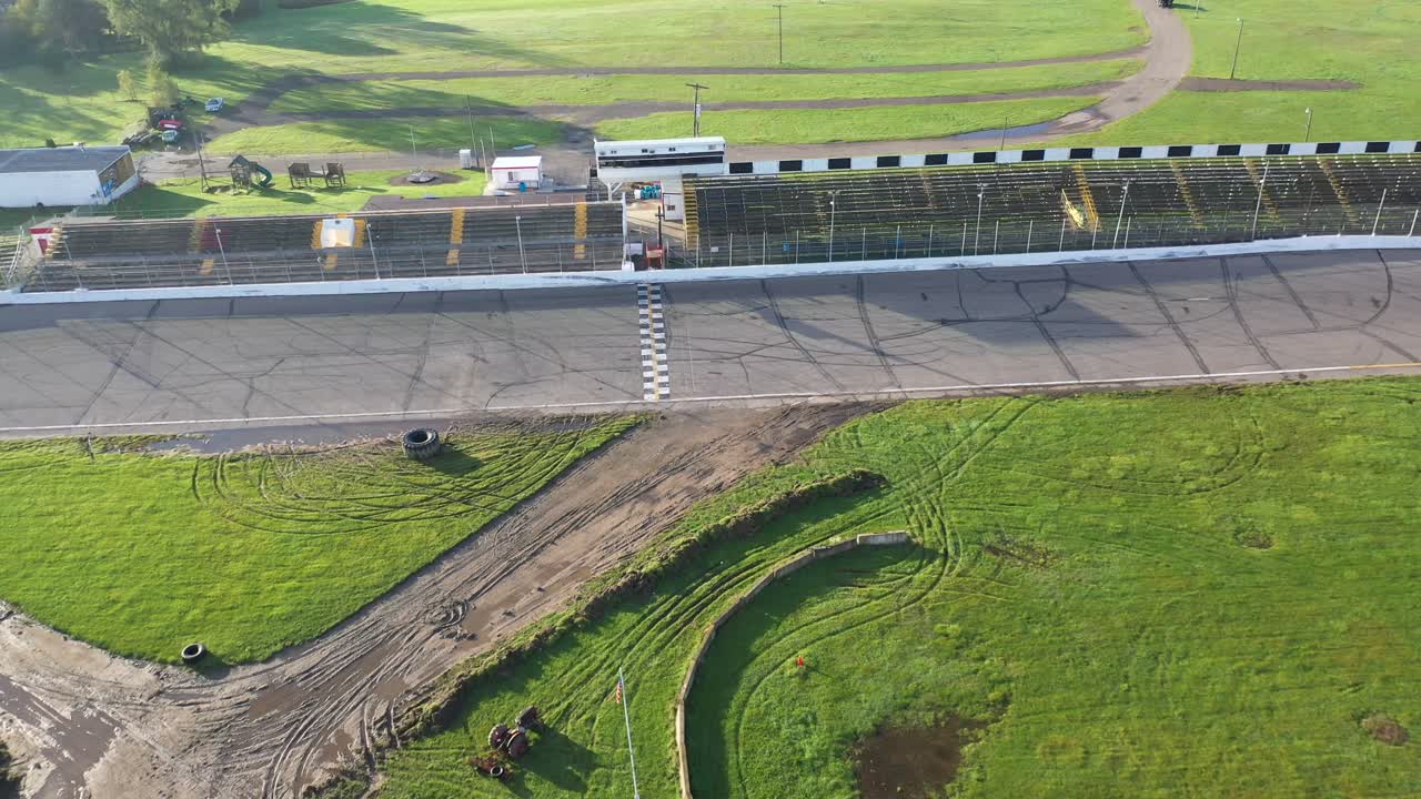 위에서부터의 스피드웨이와 결승선