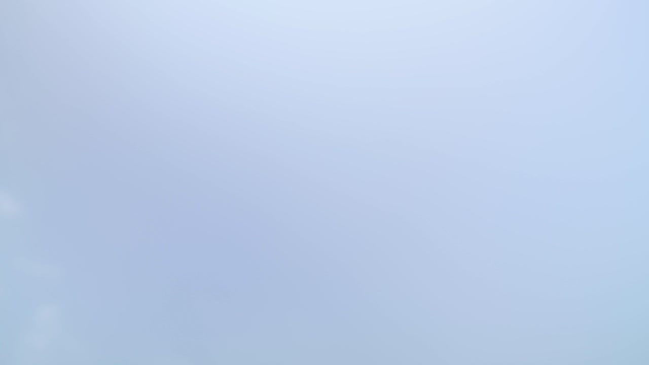 공중에 플라스틱 물병 던지기 - 재활용