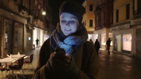 Woman-walking-at-night-and-chatting-on-cell-phone