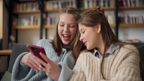 teenage girls looking at a phone