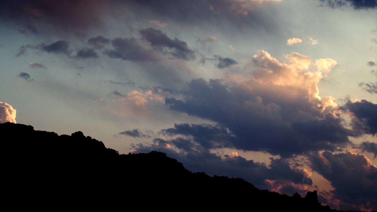 Time-lapse del cielo vespertino en las montañas Cederberg.