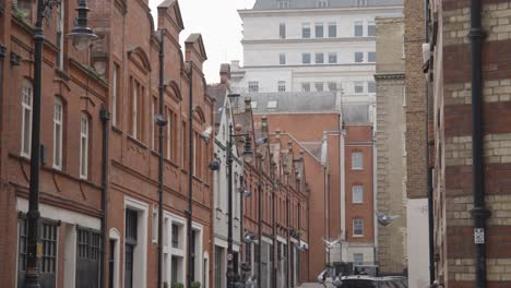 Edificios-Residenciales-Y-De-Oficinas-En-Bourdon-Street-Mayfair-De-Londres-Con-Palomas