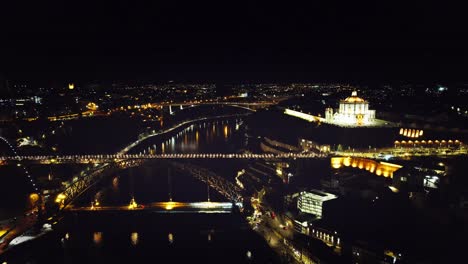 Tomas-Nocturnas-De-Drones-Del-Río-Douro-En-El-Corazón-De-Porto,-Portugal