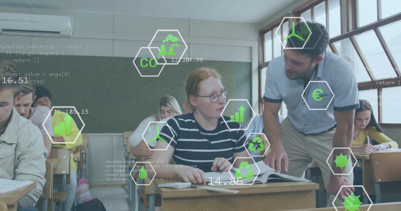 Insegnante che entra, si china, indica e aiuta uno studente che impara da un libro di testo, con icone AR educative sovrapposte