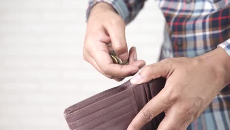 checking a wallet