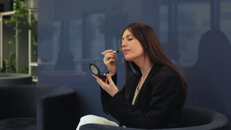 Woman-sitting-in-the-office