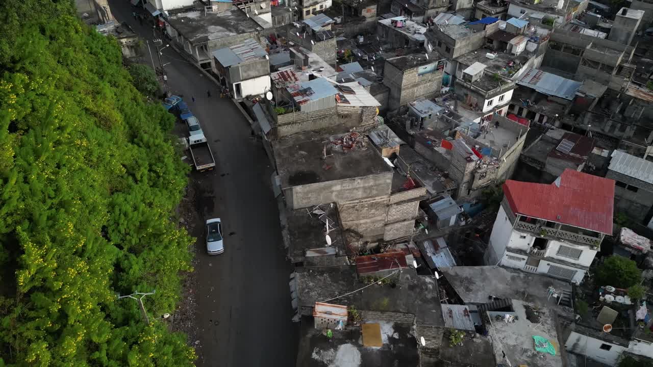 안주안 섬의 이웃 마을에서 위에서 아래로 코모로 섬 아프리카