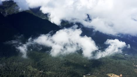 Montañas-Cangshan-Sobre-La-Ciudad-De-Dali-En-Yunnan,-China,-Vista-Aérea