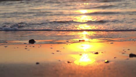 Toma-Deslizante-De-La-Puesta-De-Sol-Sobre-El-Mar-Del-Norte