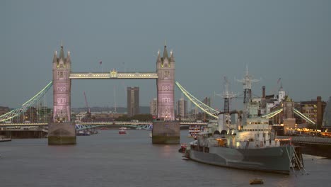 Hms-Belfast-Und-Tower-Bridge-Am-Abend