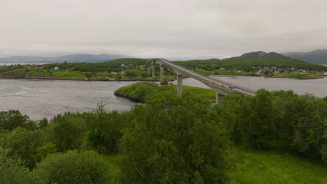 Aerial-reveal-of-Saltstraumen-Bridge,-the-water-underneath-and-surroundings