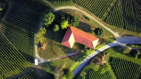 Imágenes-Aéreas-De-Drones-De-Železne-Dveri,-Que-Es-Un-Pequeño-Pueblo-En-El-Municipio-De-Ljutomer-En-El-Noreste-De-Eslovenia