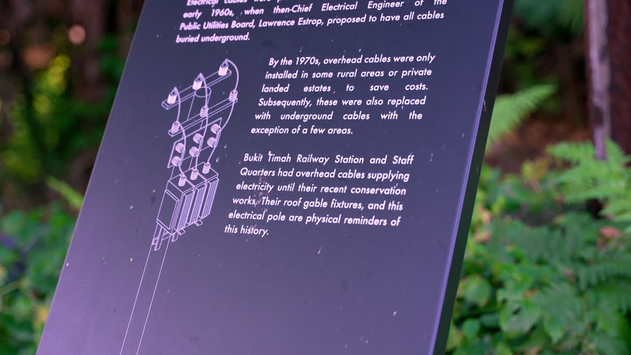 싱가포르 의 철도 통로 에 있는 표지판