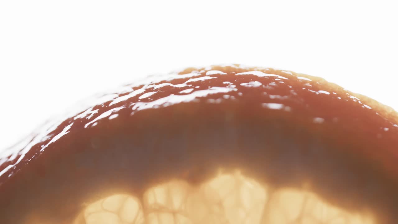 micro vídeo de primer plano de una rebanada de naranja con espacio de copia