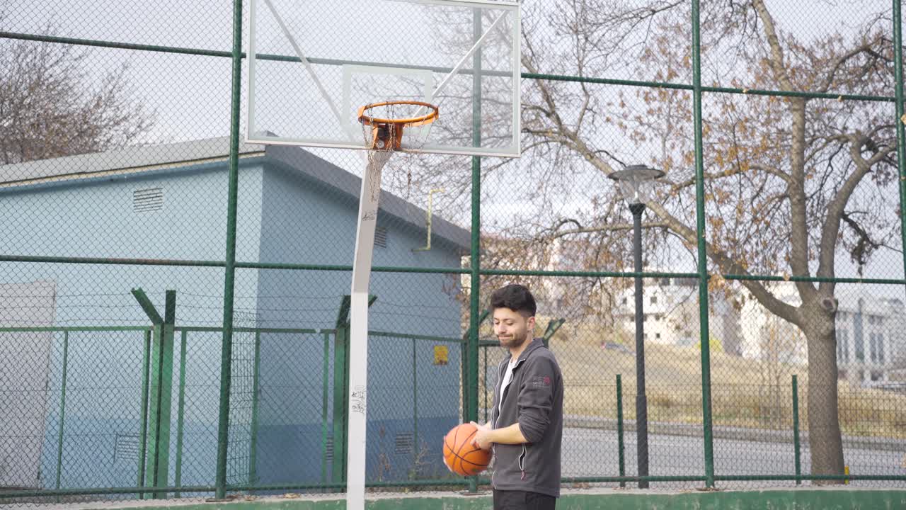 no se rinda. el joven inflexible es ambicioso y decidido.