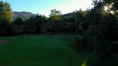 Drone-Aéreo-Del-Campo-De-Golf-San-Vicente-En-Ramona-California-Durante-El-Amanecer