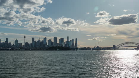 Horizonte-De-Sydney,-Australia:-Hiperlapso-Visto-Desde-El-Ferry-Varonil